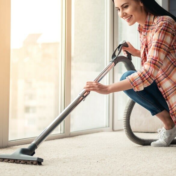 woman clean carpet | Tish flooring